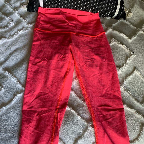 Lulu lemon size 6 wunder under crop - Picture 2 of 4